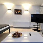 Moderne Business-Wohnung Wlan, Parkplatz & Ruhige Top Lage Nahe Stuttgart * נורטינגן