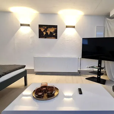 Moderne Business-wohnung Wlan, Parkplatz & Ruhige Lage Nahe Stuttgart * Nuertingen