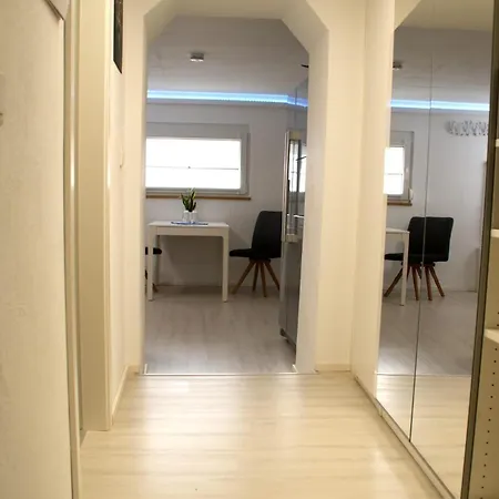 Moderne Business-wohnung Wlan, Parkplatz & Ruhige Lage Nahe Stuttgart Appartement *